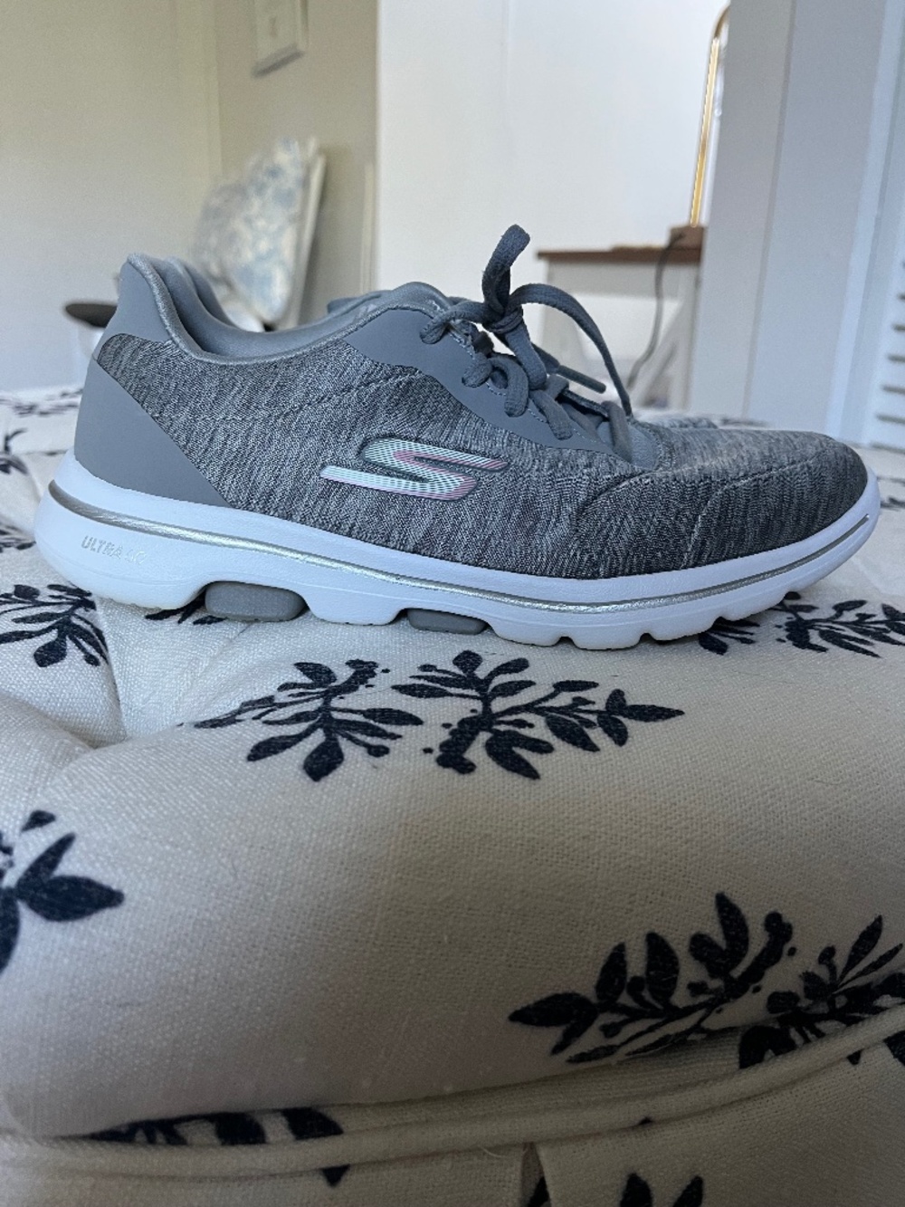 Sketchers Women's Go Walk 5-True, NWT! Worn once , Size 6.5! Retail $59.99